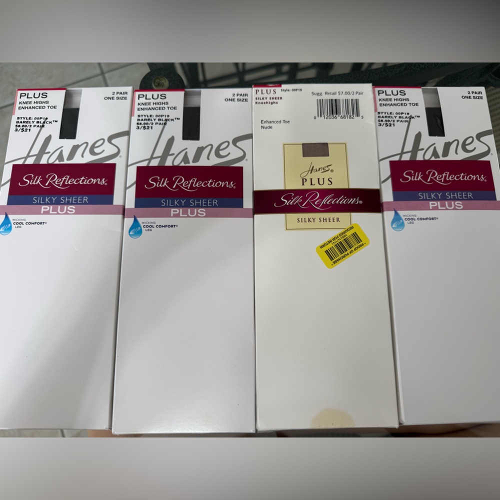 Hanes Silky Sheer Plus Knee High Stockings